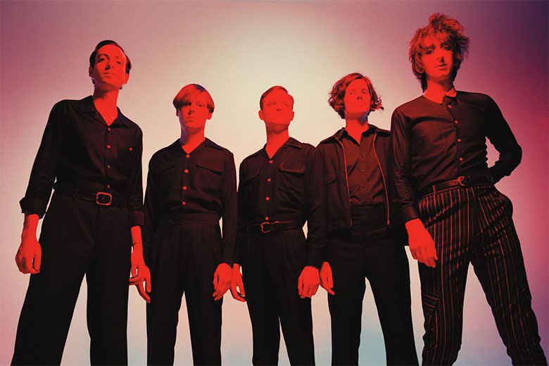 The Horrors nos regala dos bonus tracks