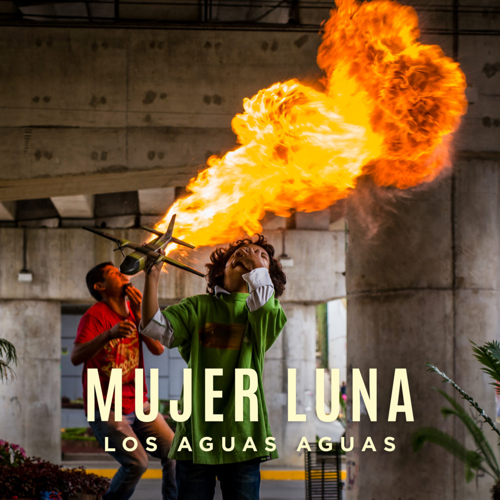 “MUJER LUNA” UN CANTO DE CONCIENCIA POR  LOS AGUAS AGUAS