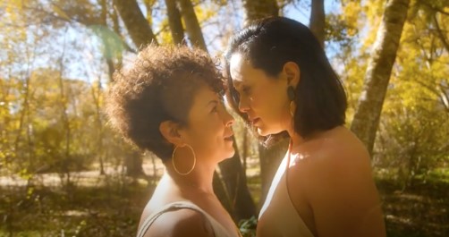 Laura Guevara lanza el videoclip de su canción «Tu y yo», lo que dio paso a su campaña Amor es amor.